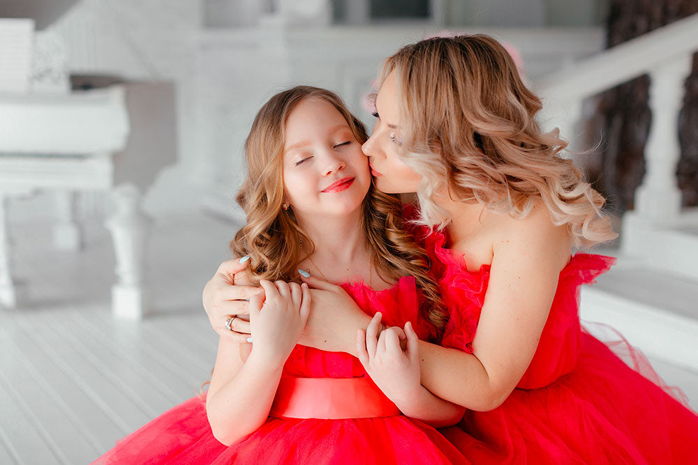 Vestiti colorati per donna e bambino: festeggiamo la Giornata Mondiale della Felicità