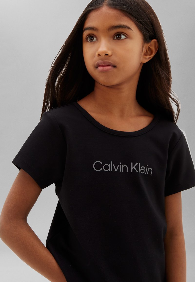 CALVIN KLEIN JEANS