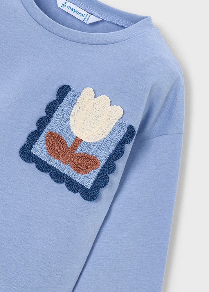 T-shirt da bambina Mayoral 4029 azzurra con fiore - dettaglio 2