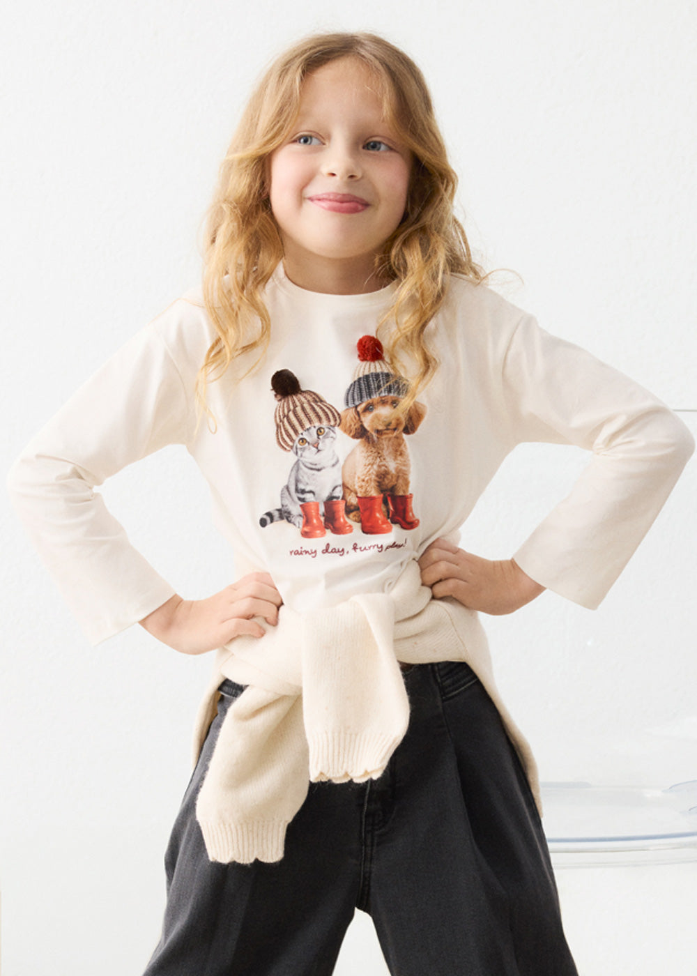 T-shirt da bambina Mayoral 4031 bianca con stampa bambine - dettaglio 3