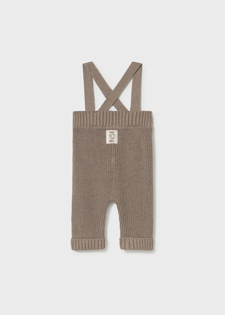 Pantalone con bretelle marrone Mayoral vista posteriore