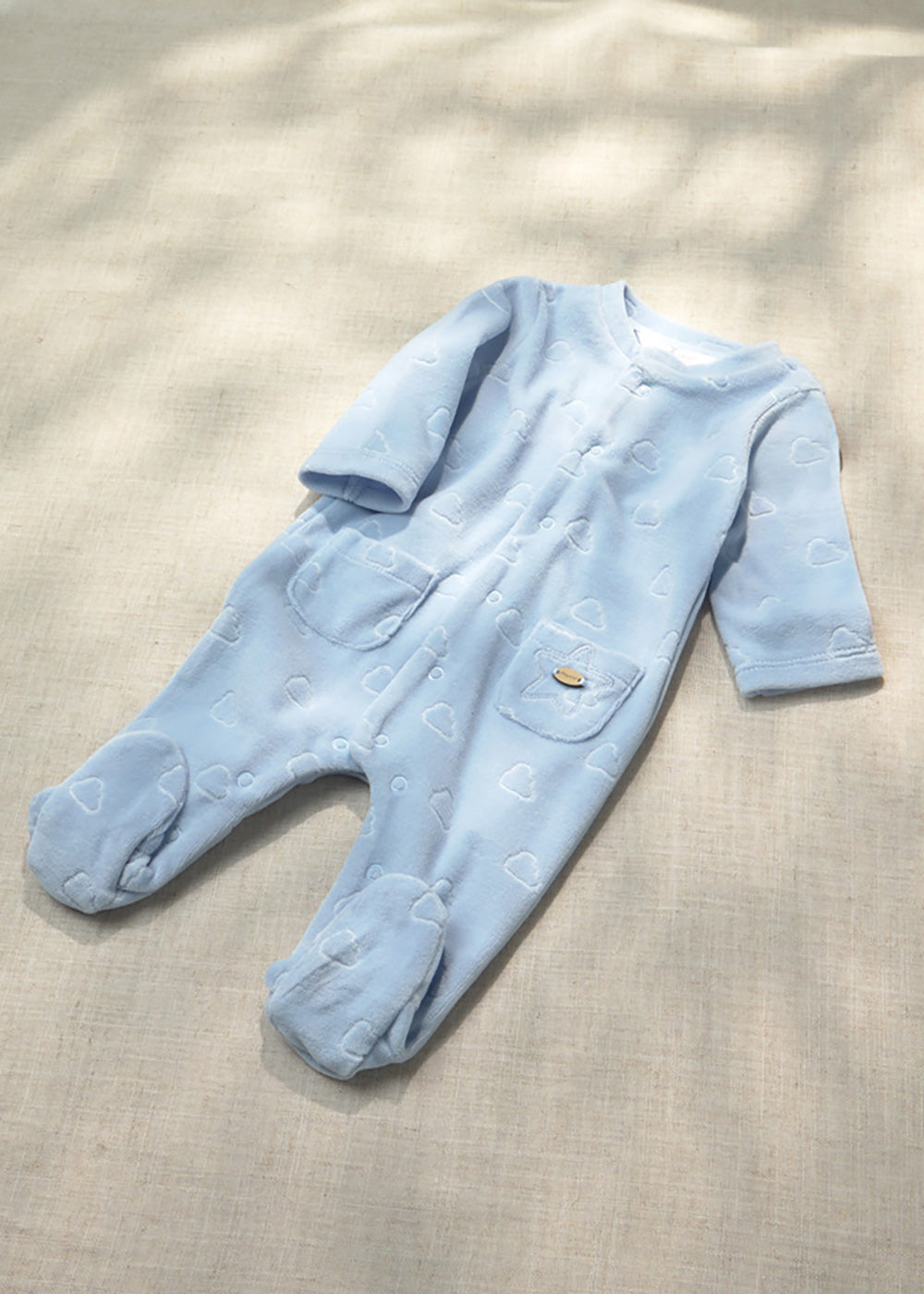 Tutina neonato azzurra Mayoral foto ambientata