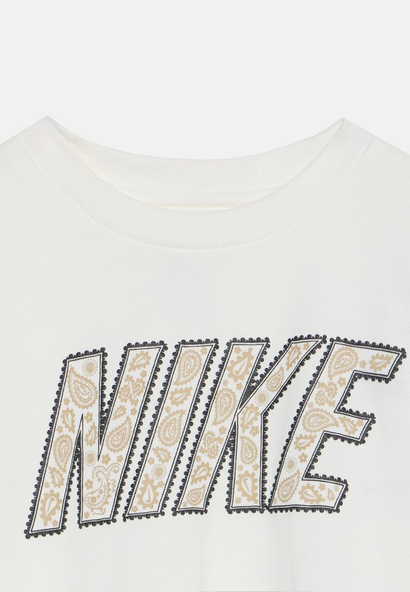 Completo bambina Nike 36P178 – Bianco – dettaglio 1