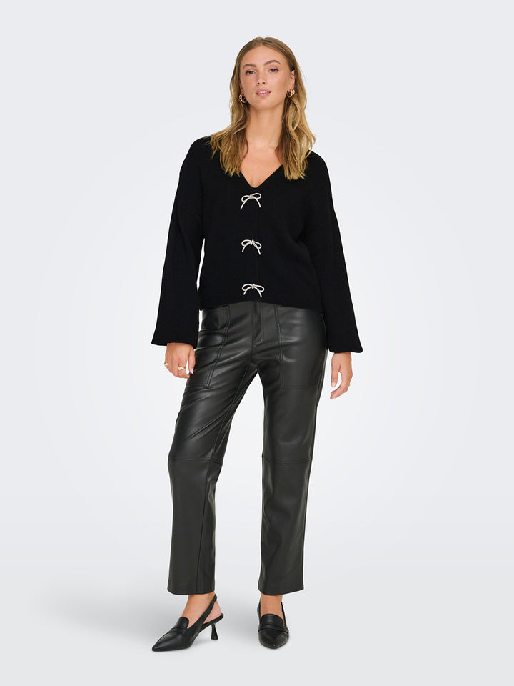 Cardigan nero ONLY donna indossato a figura intera